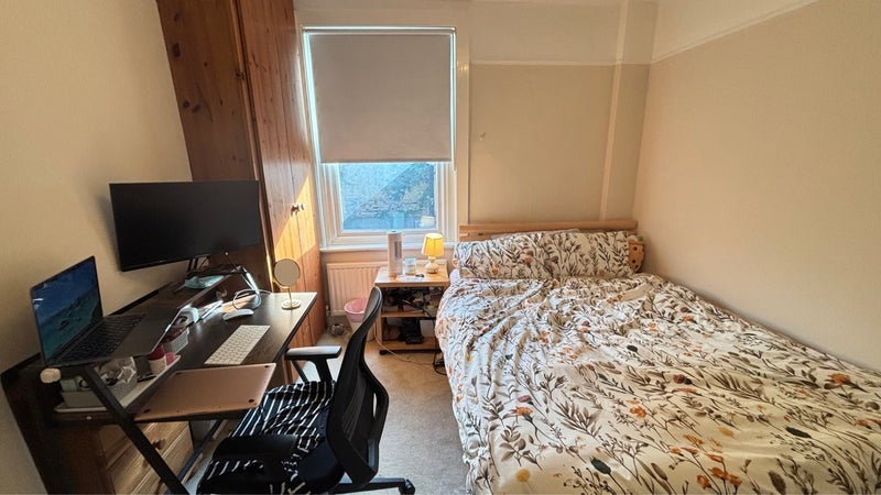 Room Dalyell Road in Greater London