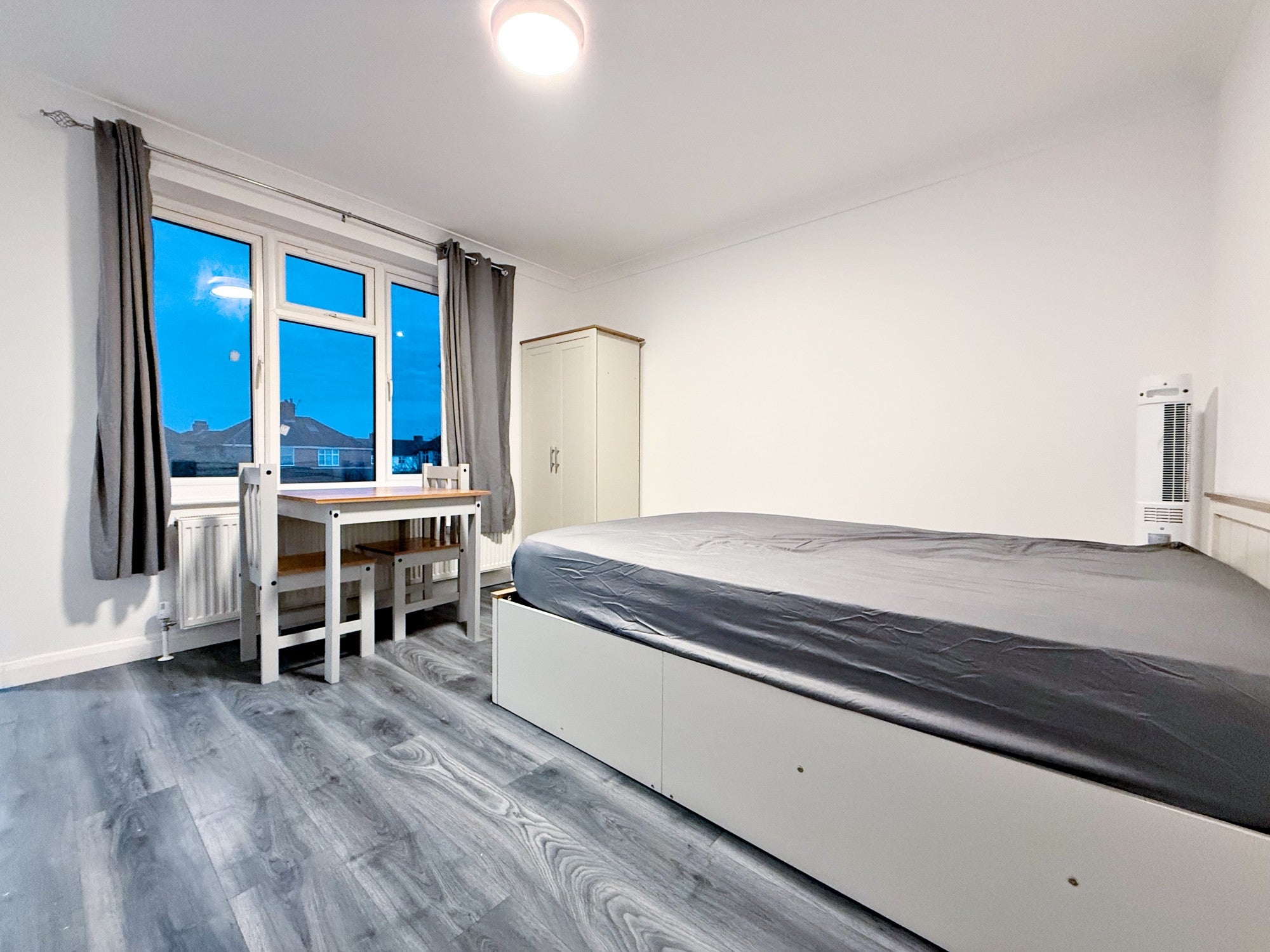 Room Kingsley Road in London