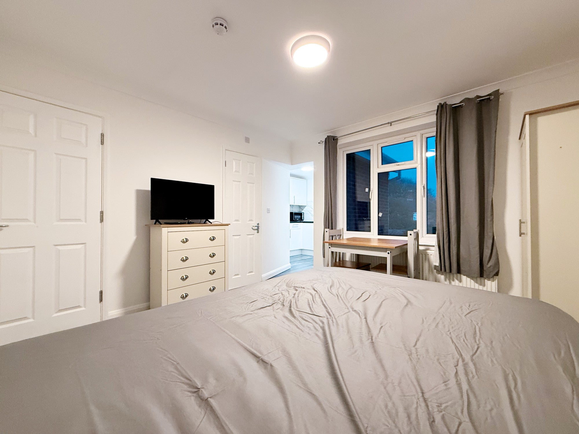 Room Kingsley Road in London