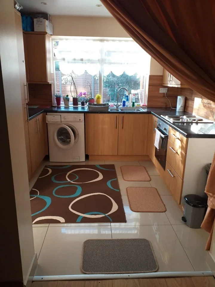 Room Densworth Grove in Greater London