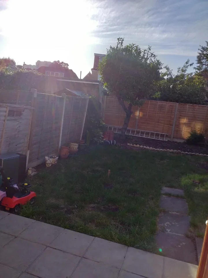 Room Densworth Grove in Greater London