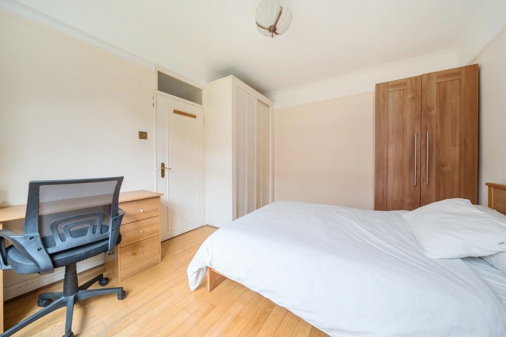 Flat Allitsen Road in City of Westminster