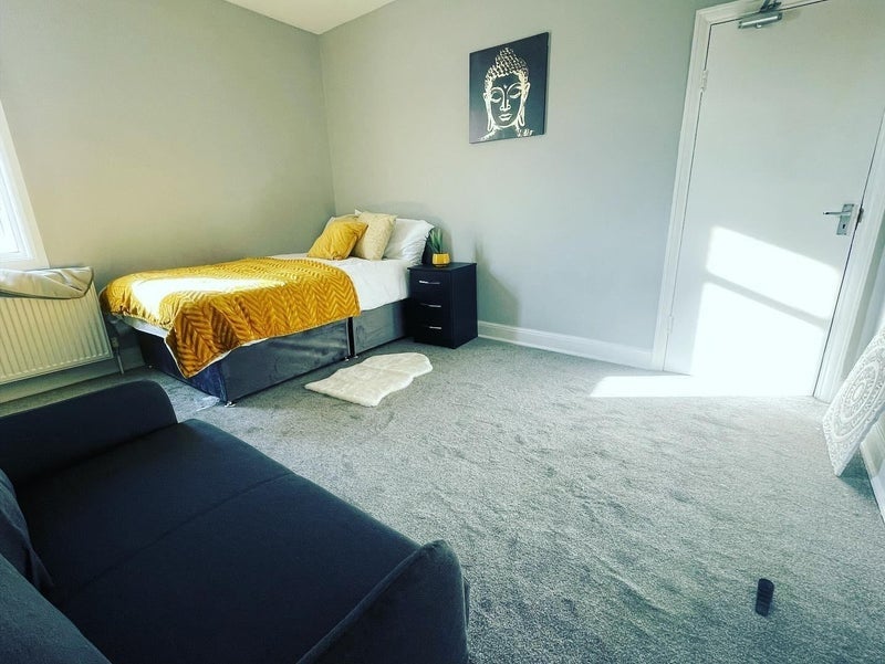 Room High Street in Greater London