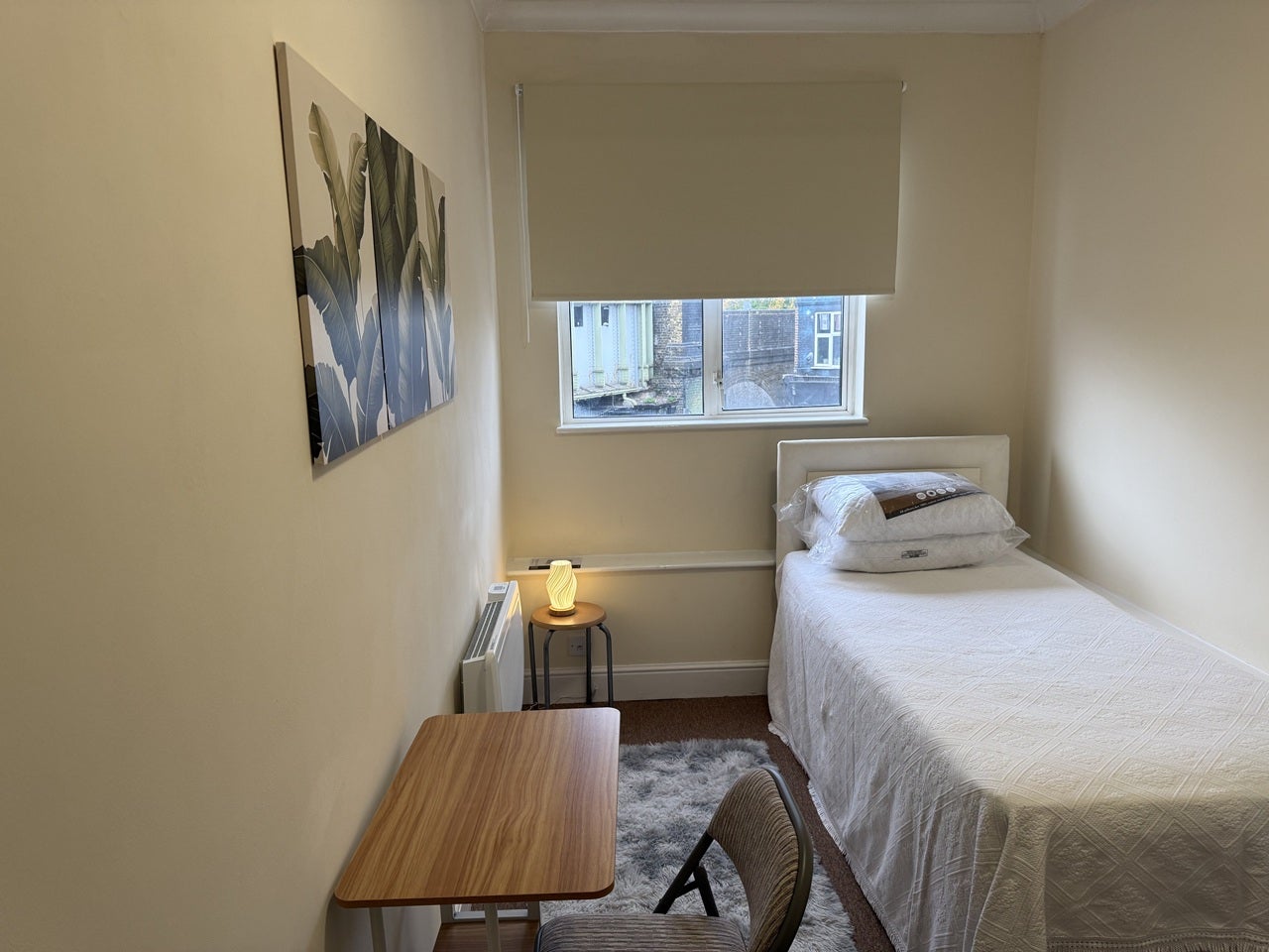 Flat Golders Green Road in Greater London