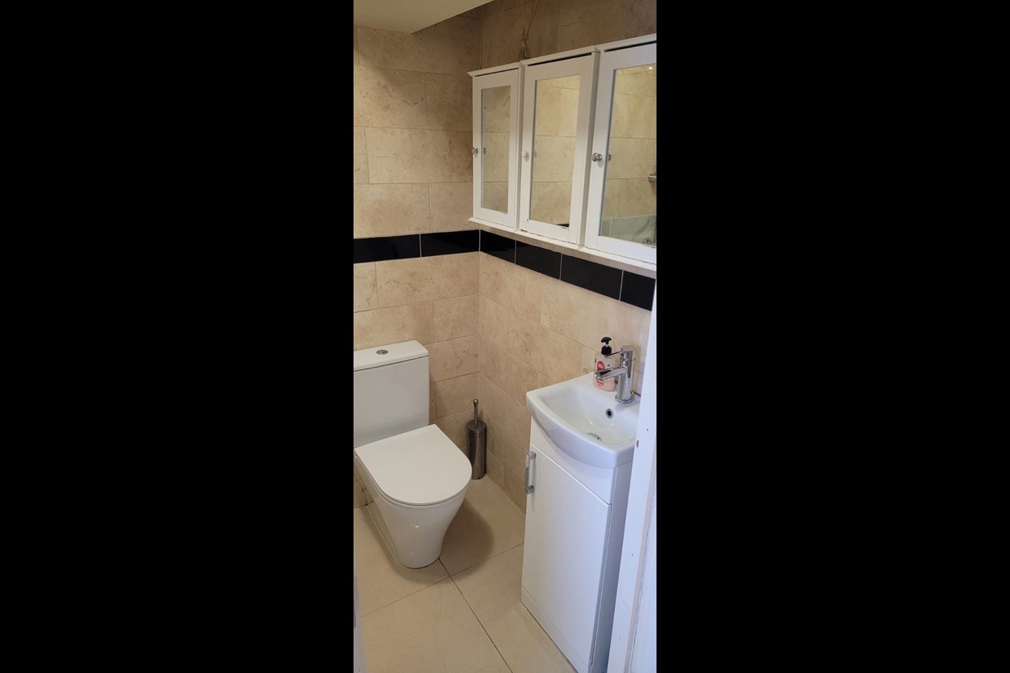 Room Dunsfold Way in Greater London