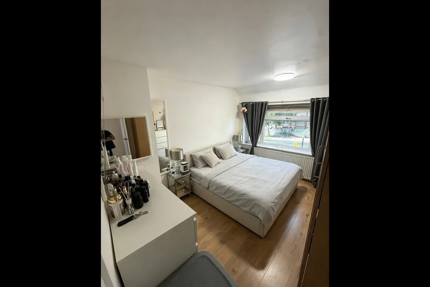 Room Overbury Crescent in Greater London