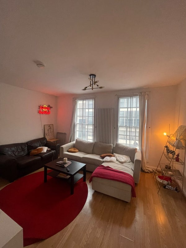 Room City Road in Greater London