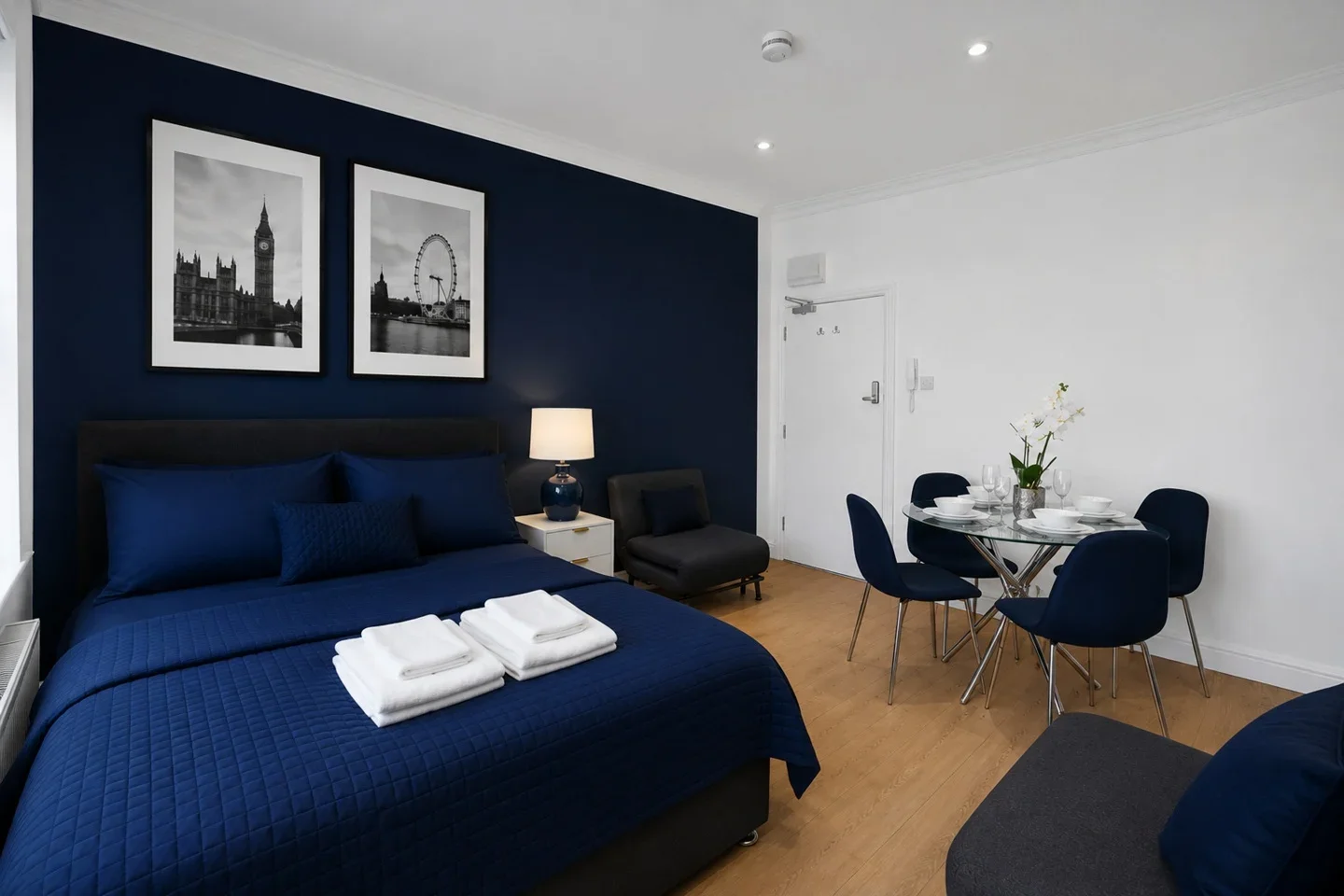 Flat Valnay Street in Greater London