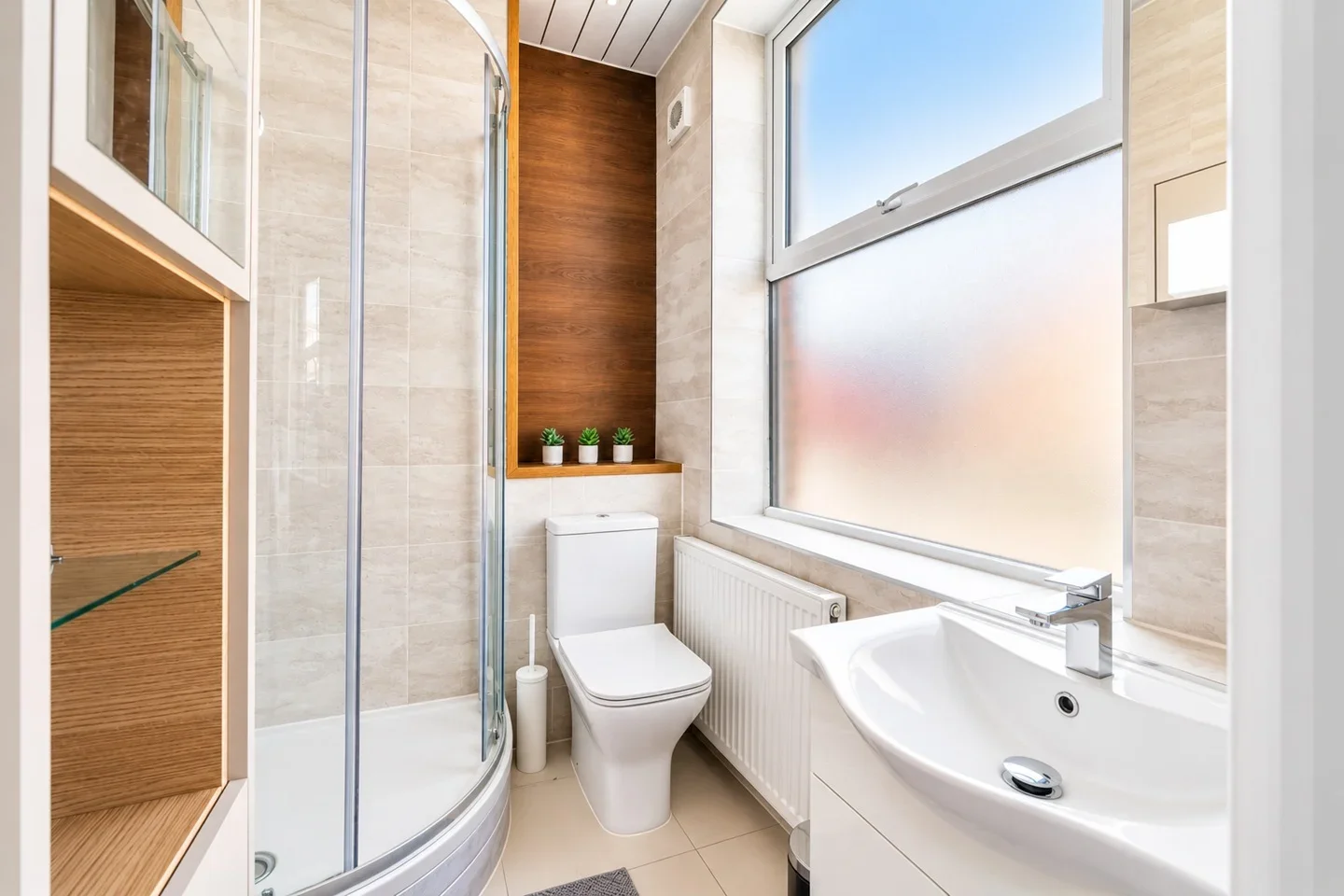 Flat Valnay Street in Greater London