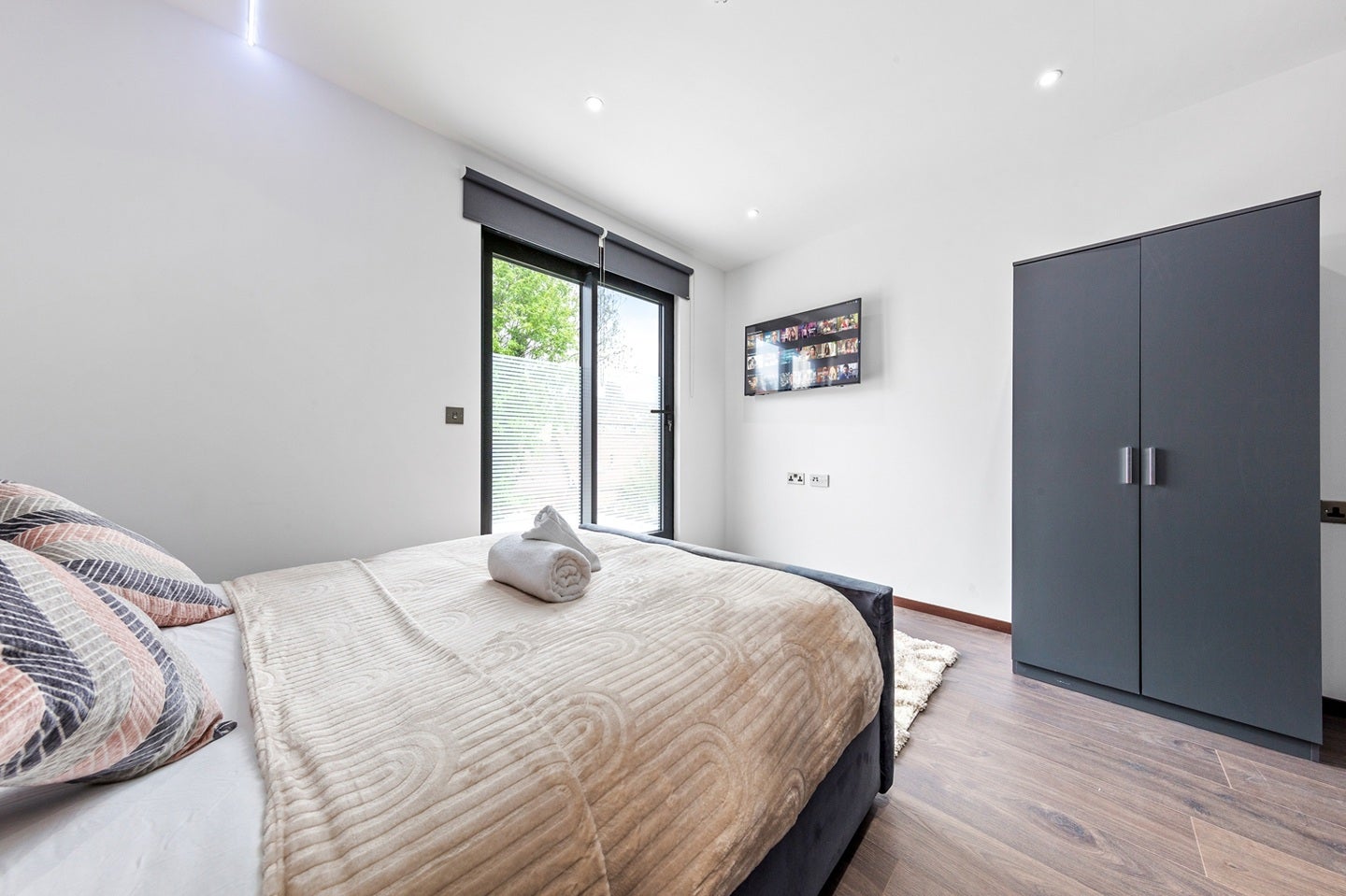 Flat Woodstock Road in Greater London