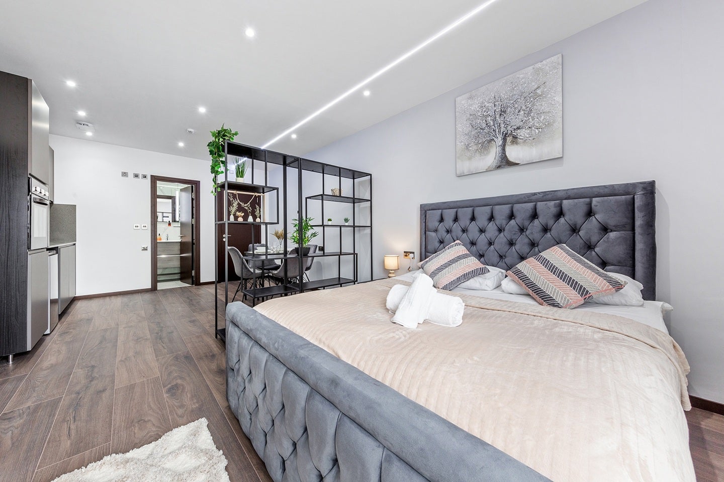 Flat Woodstock Road in Greater London