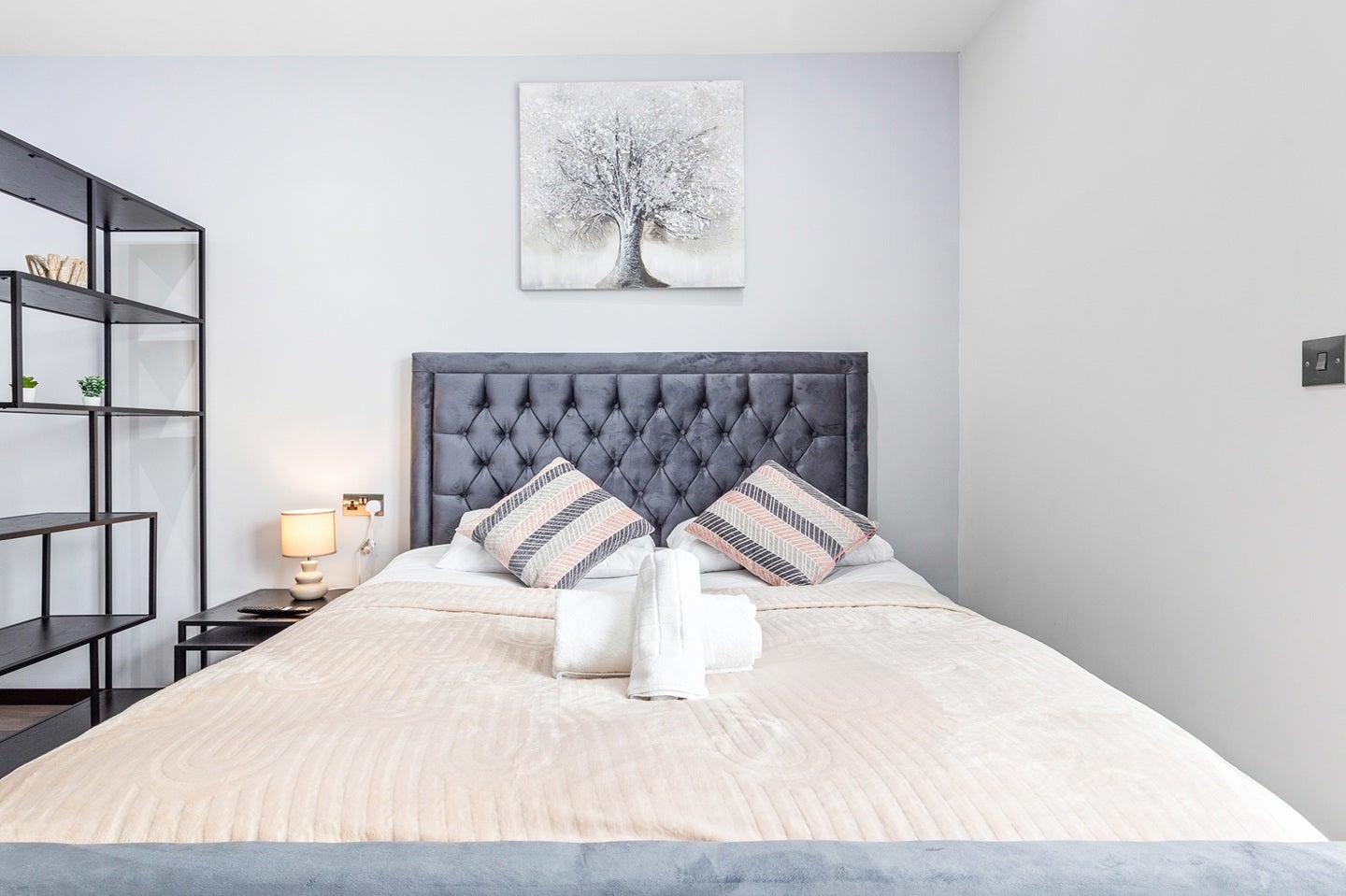 Flat Woodstock Road in Greater London