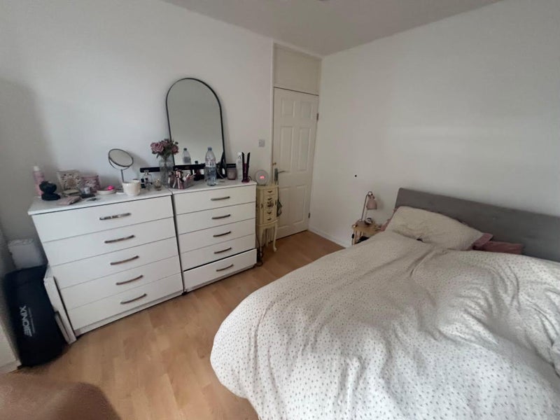 Room Cable Street in Greater London