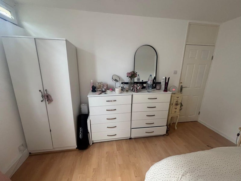 Room Cable Street in Greater London