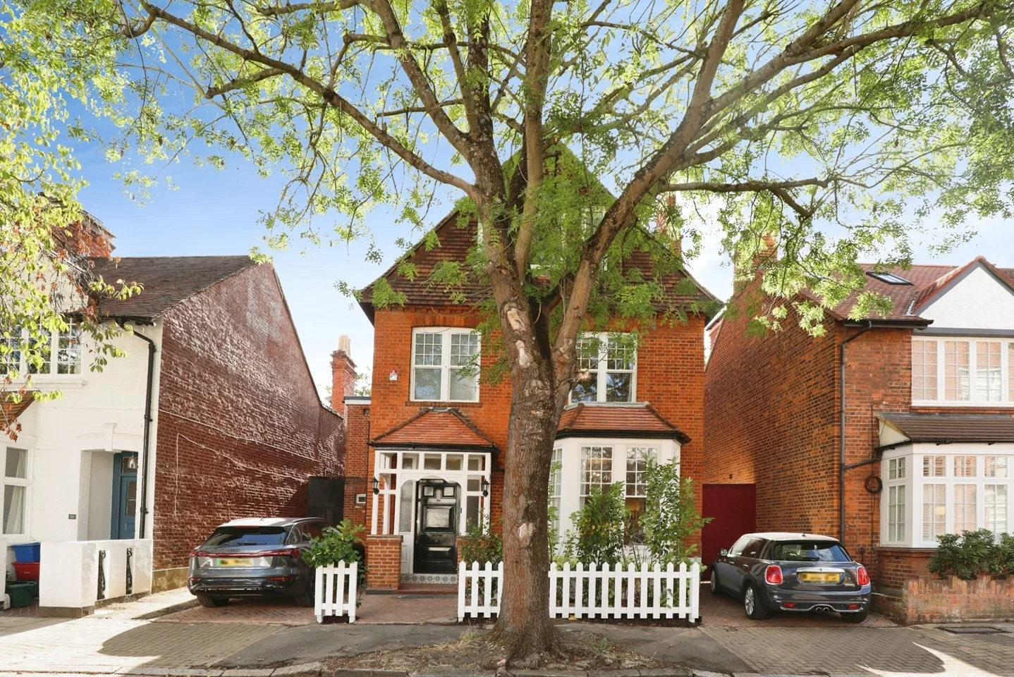 House Flanders Road in Greater London