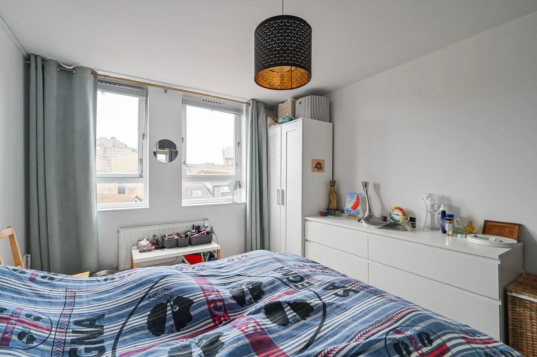 Flat Burr Close in Greater London