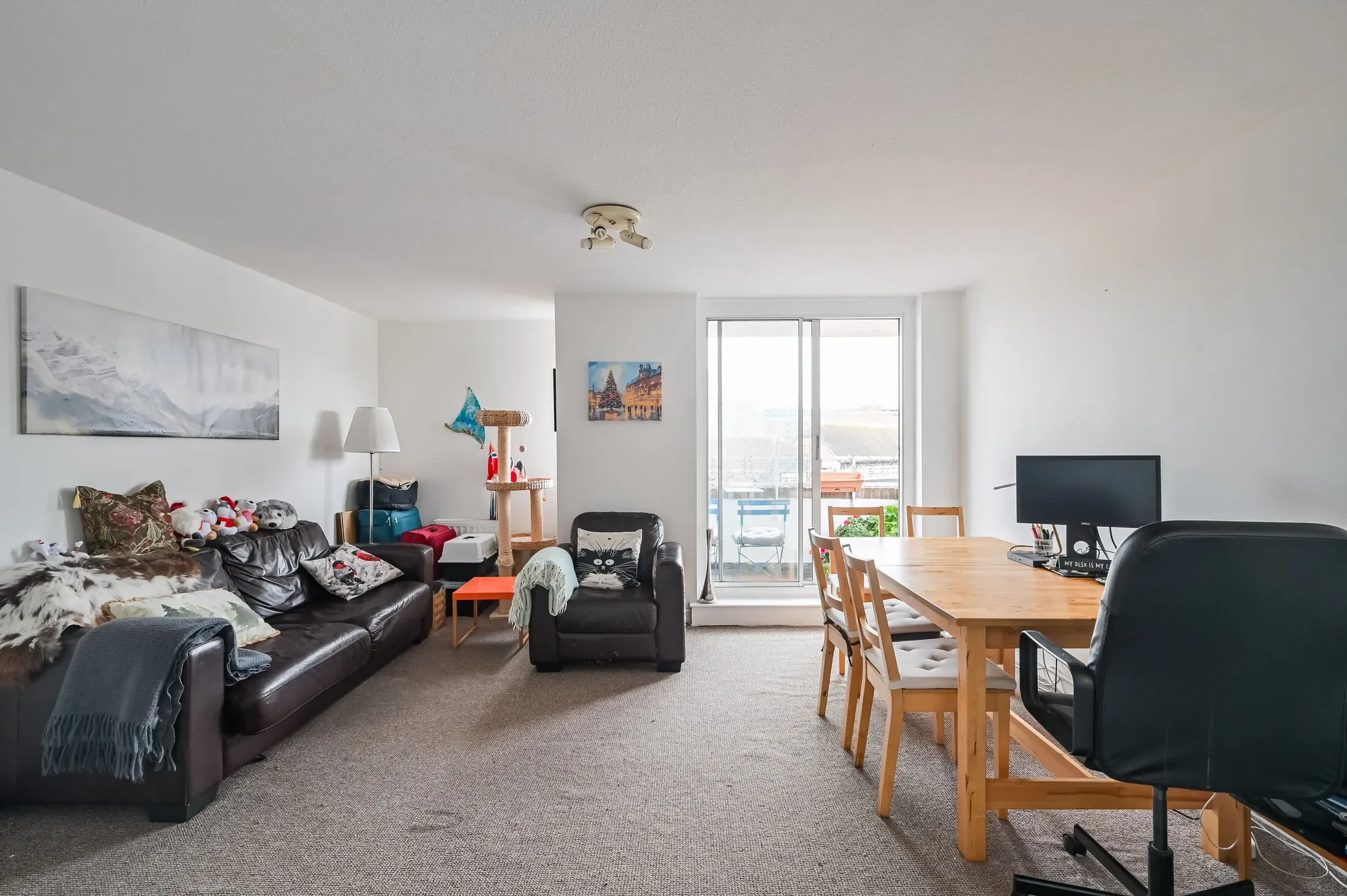 Flat Burr Close in Greater London