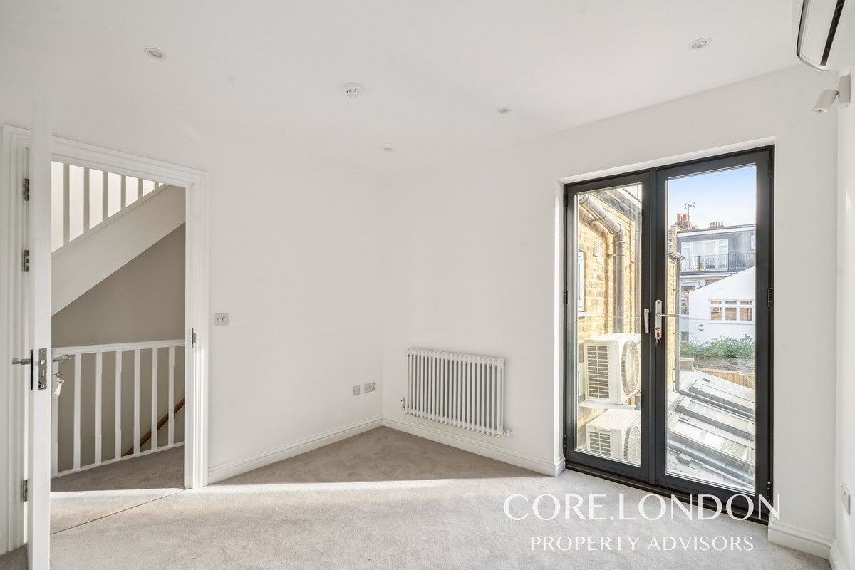Flat Charlwood Road in Greater London