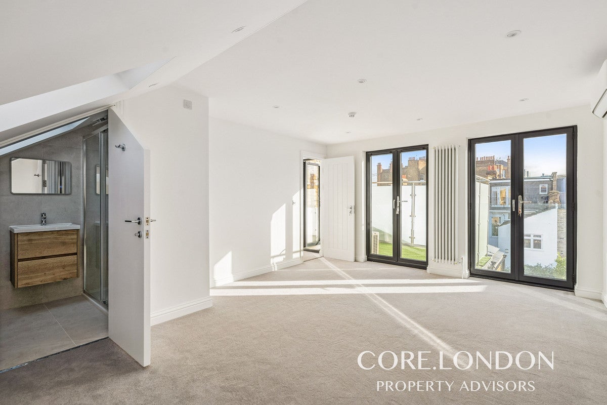 Flat Charlwood Road in Greater London