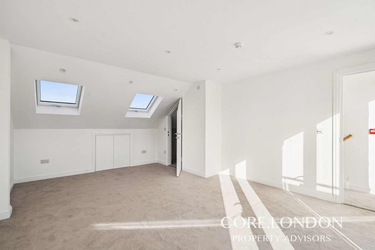 Flat Charlwood Road in Greater London
