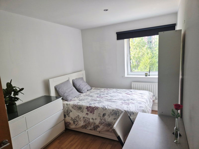 Room Booth Road in Greater London