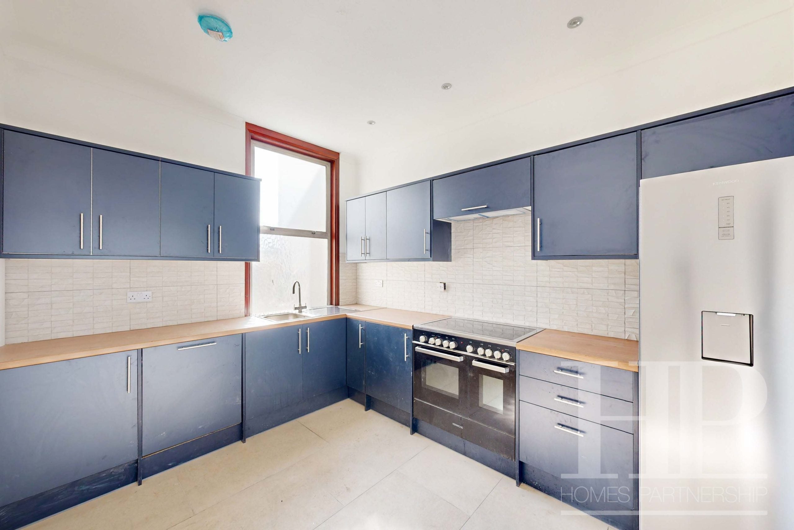 Room Balcombe Road in Reigate and Banstead