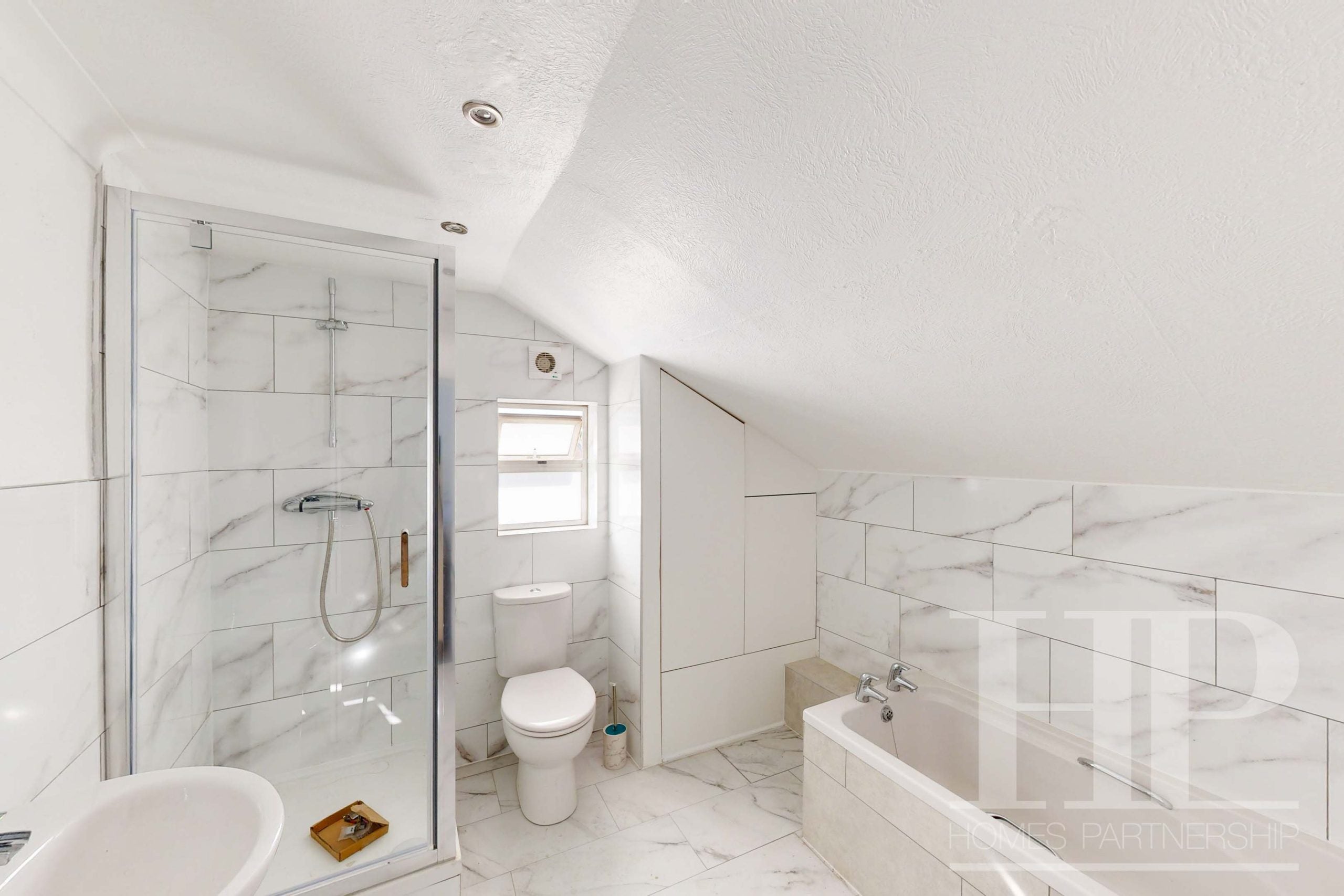 Room Balcombe Road in Reigate and Banstead