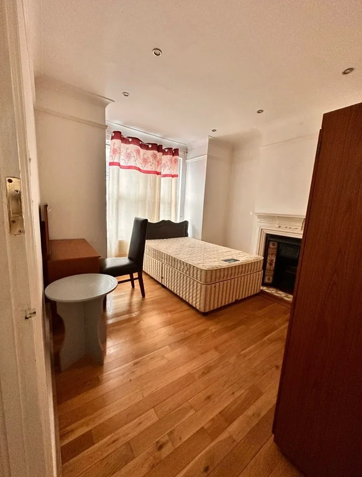 Room Rochester Street in Chatham