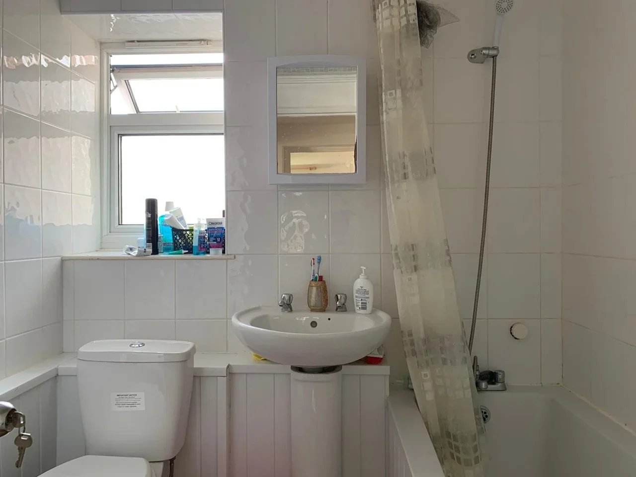 Room Norman Avenue in Greater London
