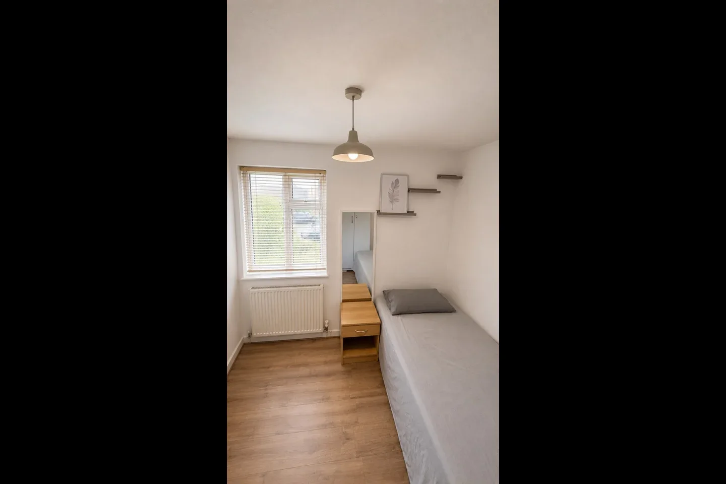 Room Norman Avenue in Greater London