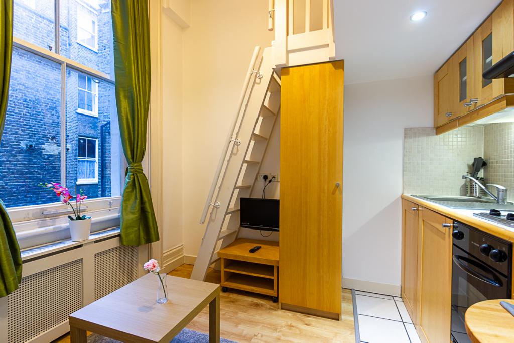 Flat Fairholme Road in Greater London