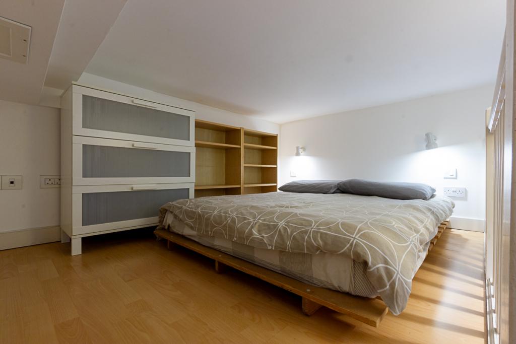 Flat Fairholme Road in Greater London