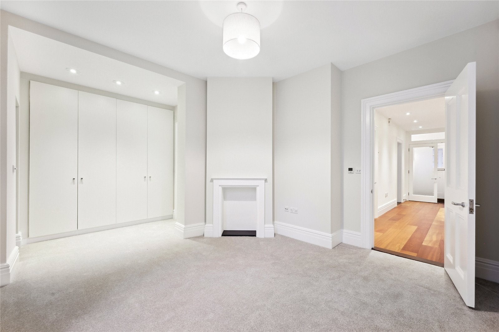 Flat Pont Street in Greater London