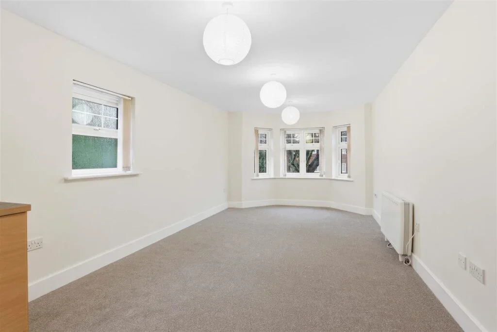 Flat Albion Road in Greater London