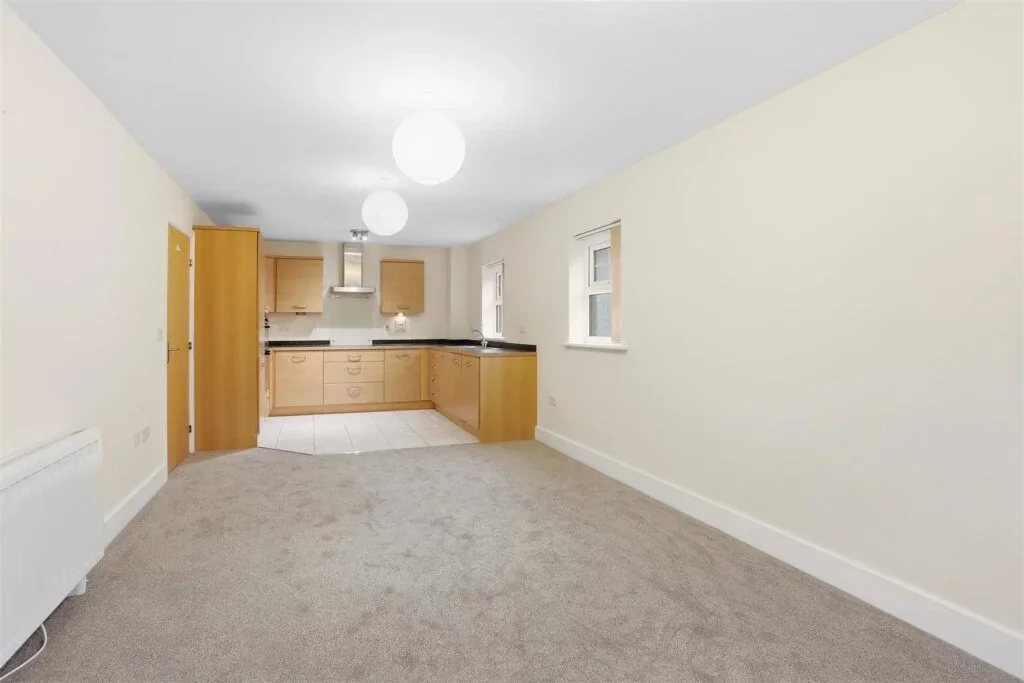 Flat Albion Road in Greater London