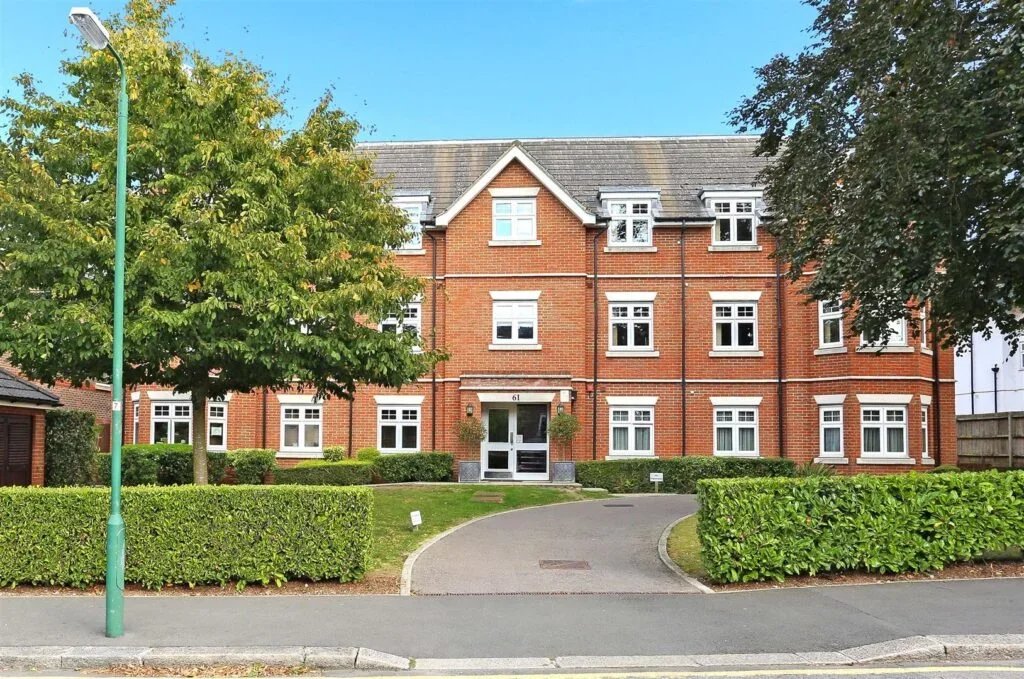 Flat Albion Road in Greater London