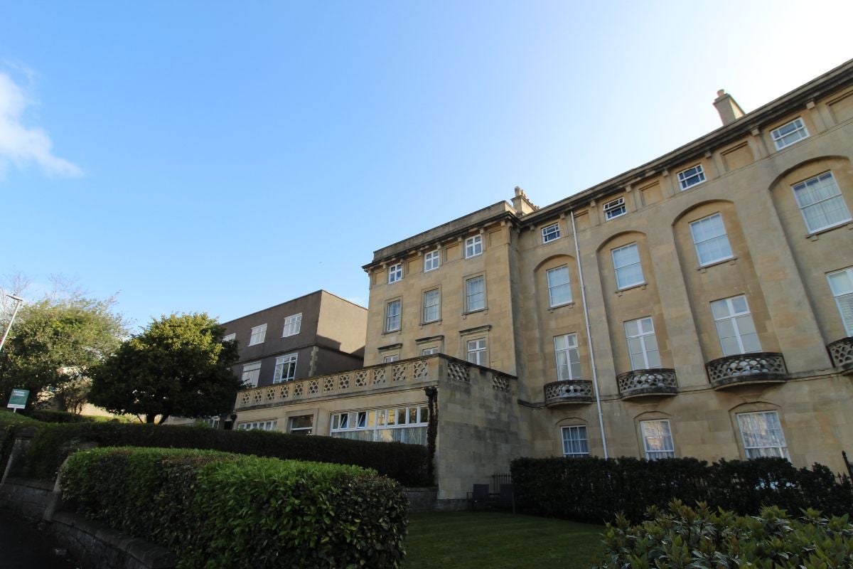 Flat Royal Crescent in Weston-super-Mare