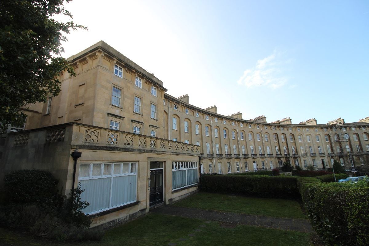 Flat Royal Crescent in Weston-super-Mare