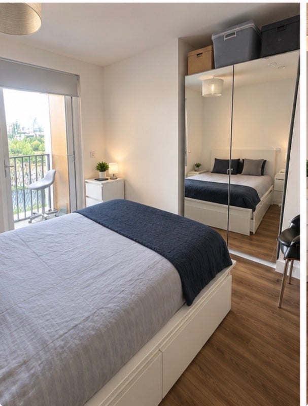 Flat Elmira Way in Salford