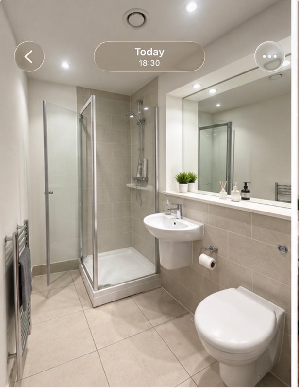 Flat Elmira Way in Salford