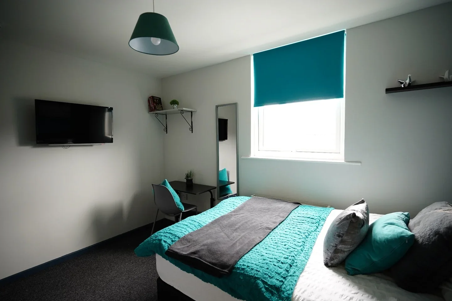 Room Monks Road in Coventry
