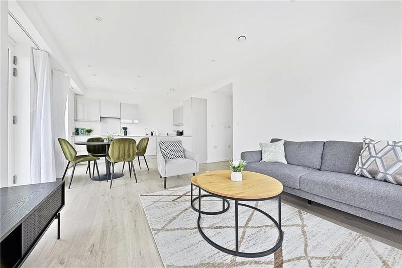 Flat Heartwell Avenue in Greater London