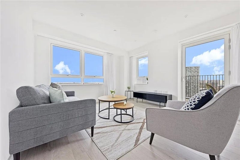 Flat Heartwell Avenue in Greater London