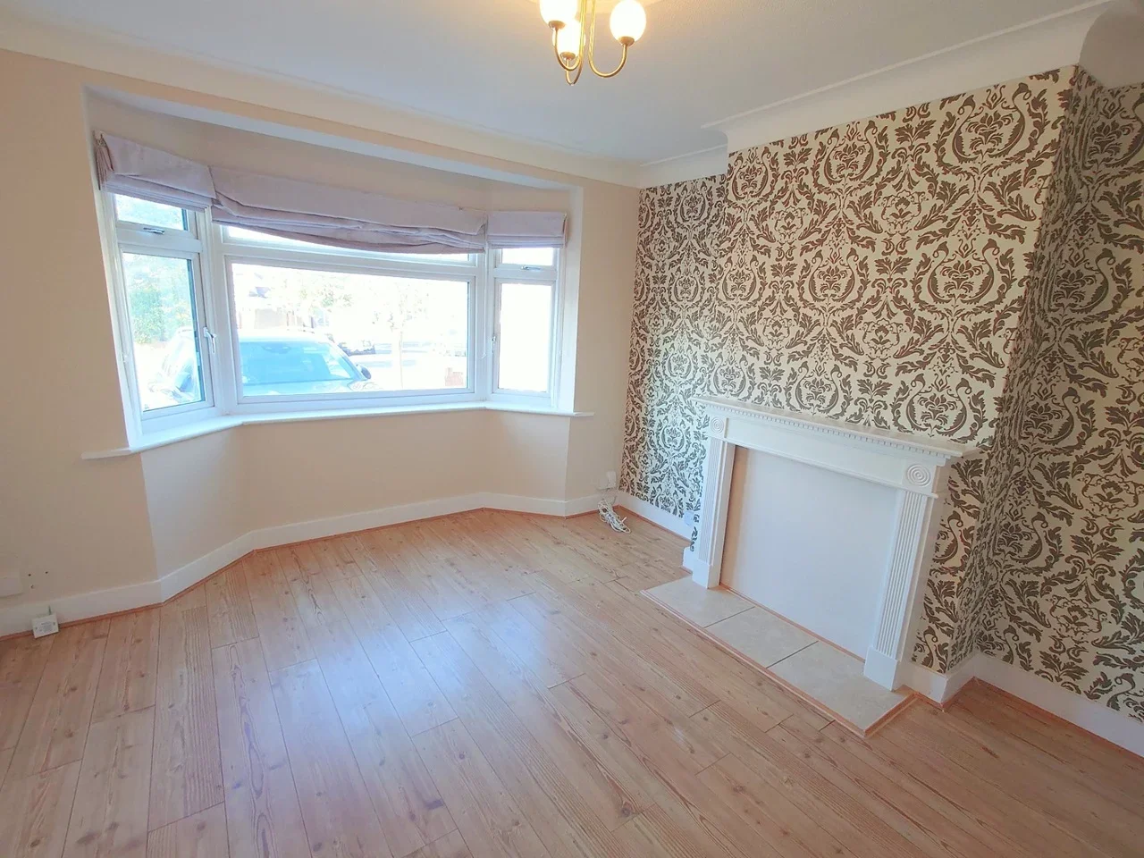 House Woodfield Way in Greater London