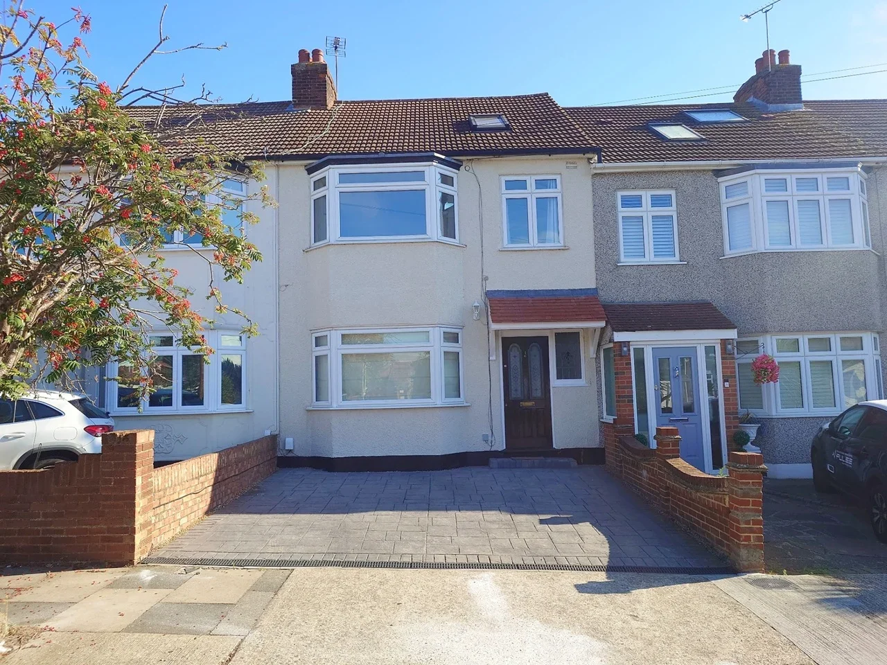 House Woodfield Way in Greater London