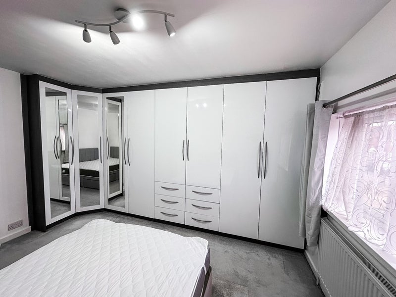 Room Lockerbie Avenue in Leicester