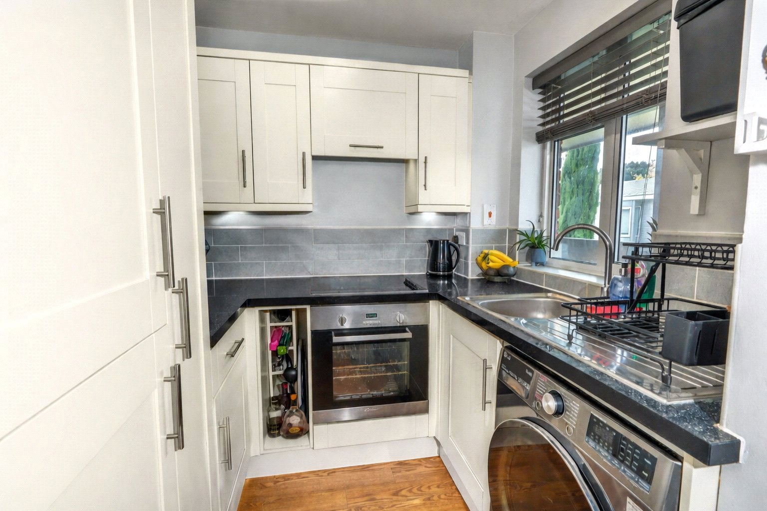 Flat Mathon Court in Guildford