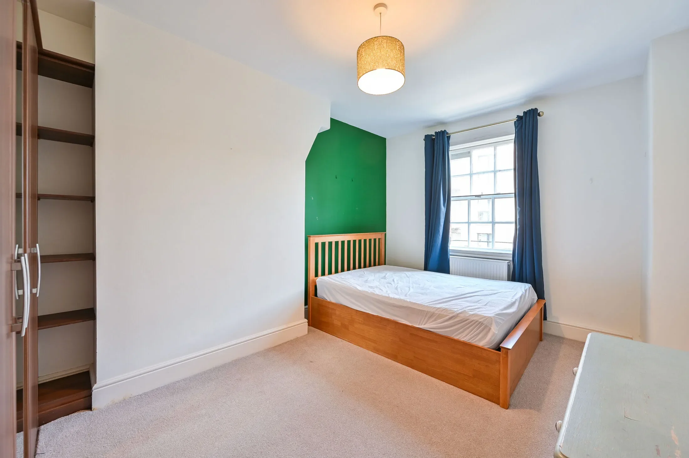 Flat Content Street in Greater London