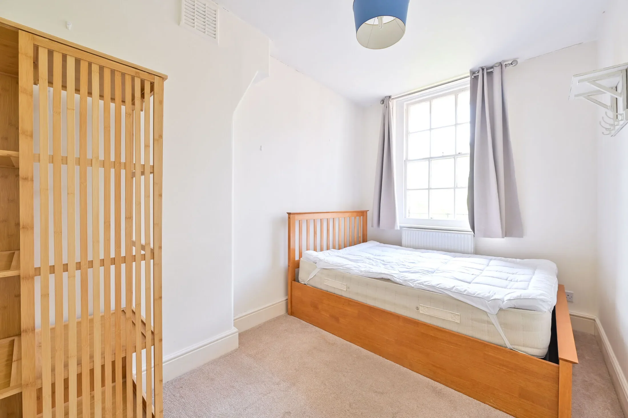 Flat Content Street in Greater London