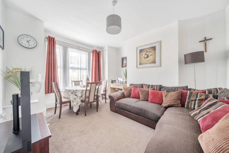 Room Waverley Road in Greater London
